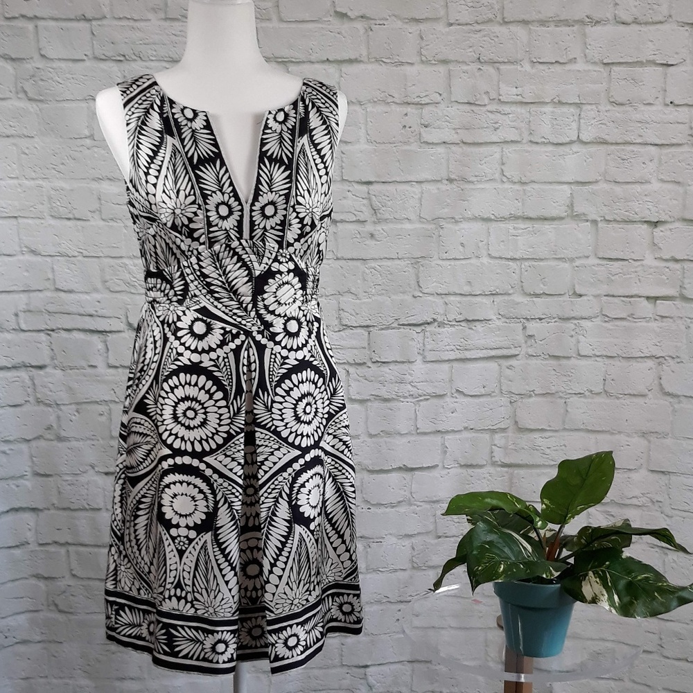 Banana Republic black & white silk dress size 4